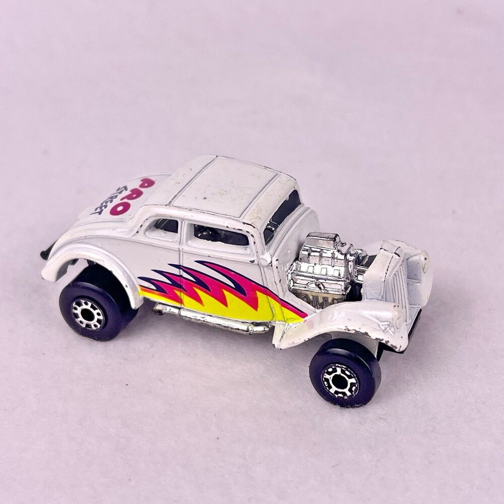 Vintage 1982 Matchbox White 33 WILLYS STREET ROD Pro Street Rare Pink Flame Old